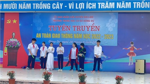 Trường thcs đông dư tổ chức tuyên truyền an toàn giao thông  năm học 2022 - 2023